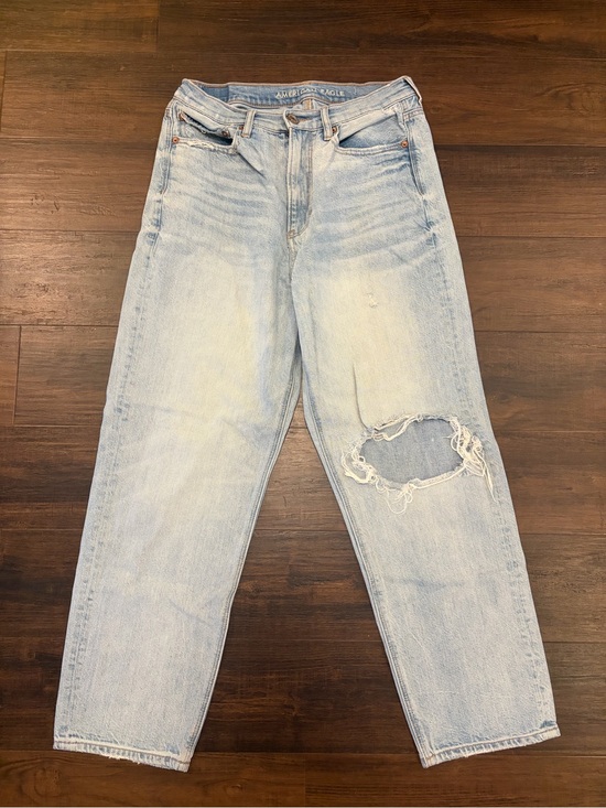 American Eagle Outfitters Denim - American Eagle 90s Boyfriend Jeans Women’s 8 Regular Light Wash Distressed